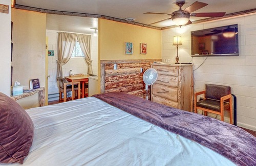 Cedaredge Cabin | Custom cabin with magnificent shared amenities