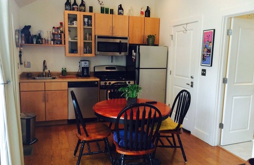 Oxford Apartment | Custom Guest House Just a Stroll Away From the Square