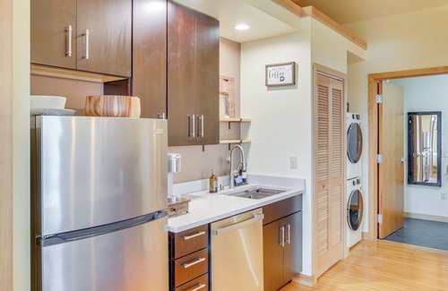 Ketchikan Apartment | Custom Harborside Loft In the Heart of Ketchikan