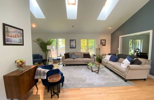 Saratoga Springs House | Custom home 5 min from track