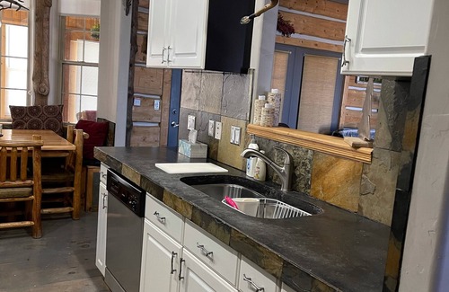 Mesa Cabin | Custom log cabin nestled in Powderhorn Ski Resort. Great in winter or summer.