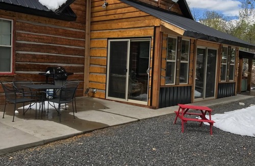 Mesa Cabin | Custom log cabin nestled in Powderhorn Ski Resort. Great in winter or summer.
