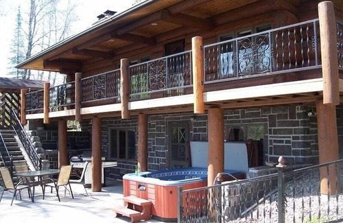 Biwabik House | Custom Log Lake House on Wynne Lake with Pontoon Boat. Summer 1 week Sat to Sat