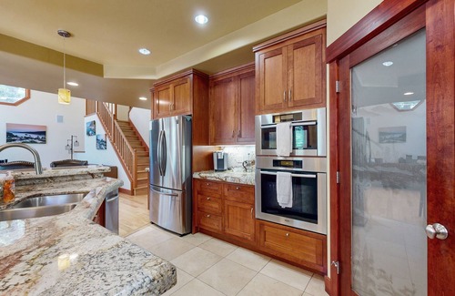 Country Club Estates House | Custom Luxury Chalet Near Slopes - Game Room, Chefs Kitchen & 3 Fireplaces