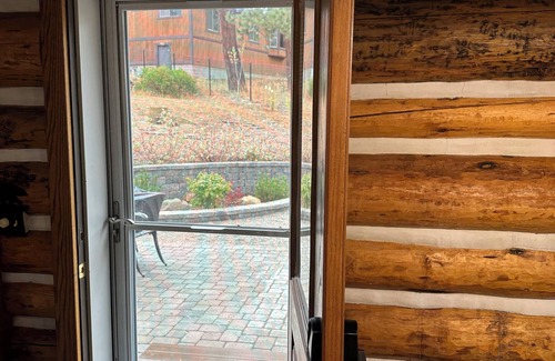 Upper Kingsbury House | Custom Tahoe Log Cabin Minutes to Heavenly Ski Resort & Casinos.
