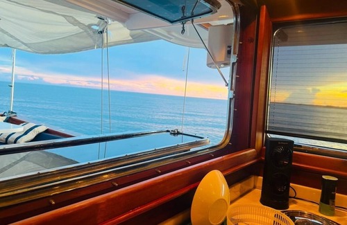 Spanish Wells Boat Rental | Custom Yacht Anchored off Harbor Island with WiFi, AC, Captain, Chef, -8 Guests