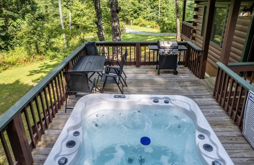 Robbinsville Cabin | Customer Appreciation Year! See Discount information in Ad
