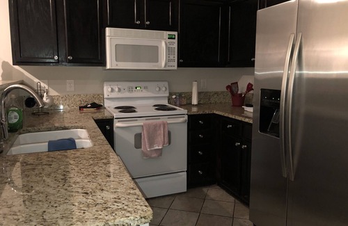 Charlotte House | Cute 2 bedroom Townhome- 10 min from downtown Charlotte