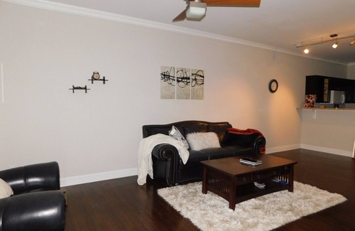 Charlotte House | Cute 2 bedroom Townhome- 10 min from downtown Charlotte
