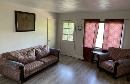Hardy House | Cute 2BR Full Vacation Home near Spring River and Waterfall