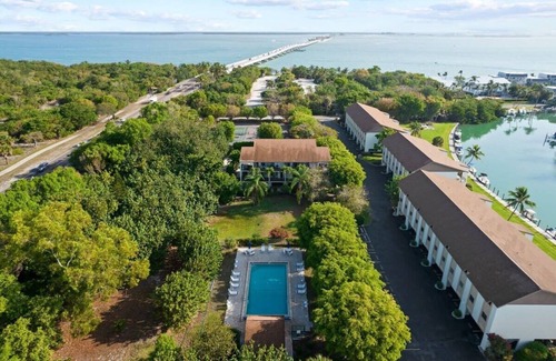 Shell Harbor Condo | Cute and Comfy Retreat on Sanibel Island, Pool, Bikes