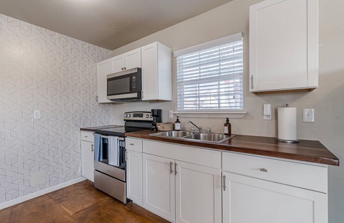 San Antonio House | Cute and cozy 1b1b near Botanical Gardens with washer and dryer