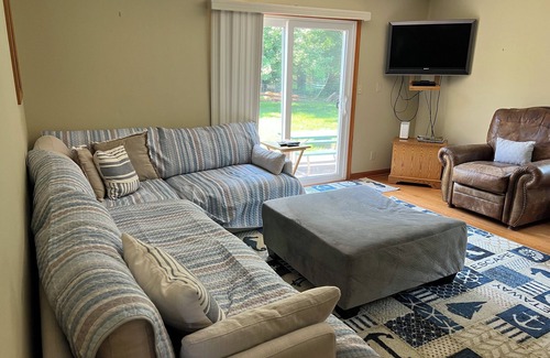 Berlin House | Cute and cozy beach style house in Berlin MD- 5 min from Assateage Beach!