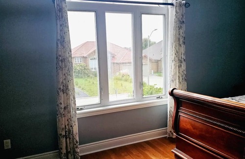 Lakeshore House | Cute and Cozy Belle River Getaway with huge backyard.