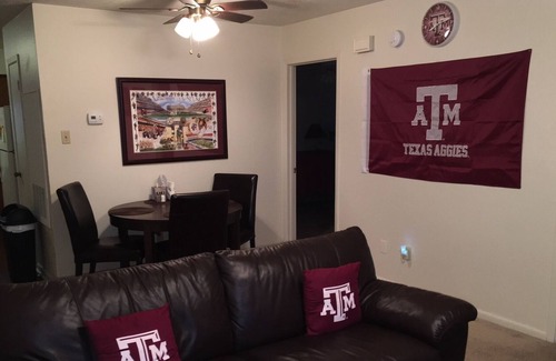 University Park Apartment | Cute and Roomy Aggieland Apartment!