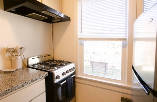 Gold Hill Apartment | Cute apartment directly on the Rogue River with River Access