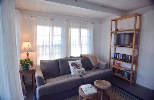 Surfside Beach House | Cute beach cottage just a few blocks from pedestrian beach