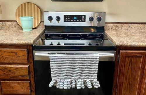 Searcy House | Cute Bleu Bison House -Sleeps 8! 1 Block From HU!
