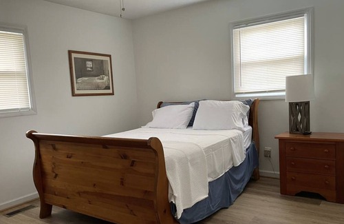 Burlington House | Cute Bungalow in Burlington
