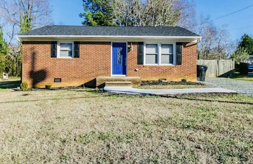 Burlington House | Cute Bungalow in Burlington