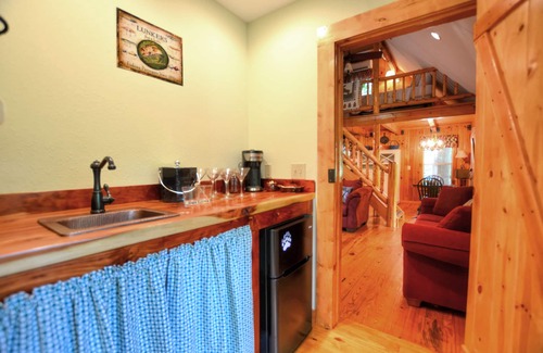 Sylva Cabin | Cute Cabin On The Creek Near Dillsboro