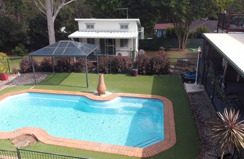 Burpengary Cabin | Cute Cabin with Pool, Sauna, Hot Tub & Day Spa, Pet Friendly