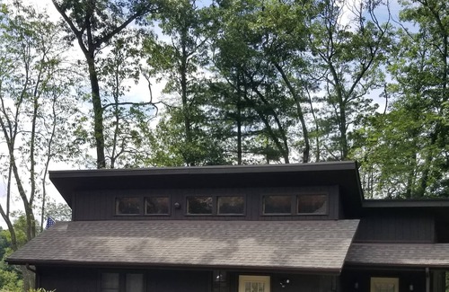 Spruce Pine Cabin | Cute Cabin with room to relax