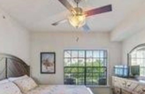Universal City Apartment | CUTE, COMFY AND CLOSE TO EVERYTHING!