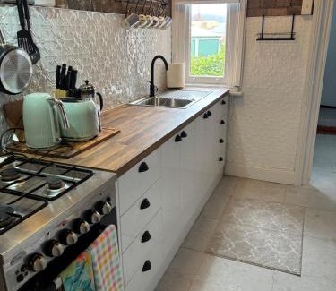 Lithgow House | Cute cosy miners cottage