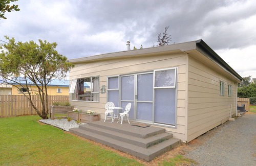 Te Anau Cottage | Cute Cottage 2 mins walk to Lake Te Anau and DOC