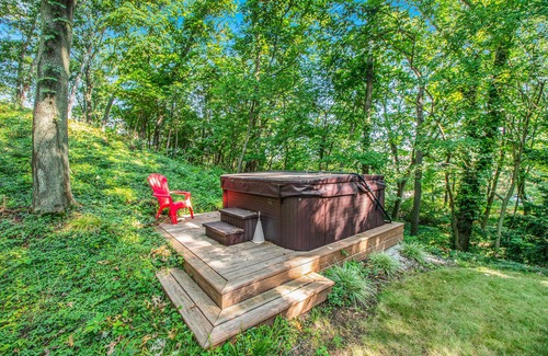Michiana House | Cute Cottage by the Lake W/Private Hot Tub, Firepit, Screened Porch & Fast WiFi