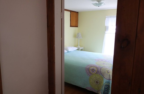 York Beach House | CUTE COTTAGE CLOSE TO SHORT SANDS BEACH AND TOWN