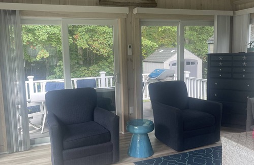 York Beach House | Cute cottage close to short sands beach