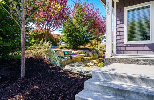 Anacortes House | Cute cottage, close to everything Anacortes has to offer. Discounts available