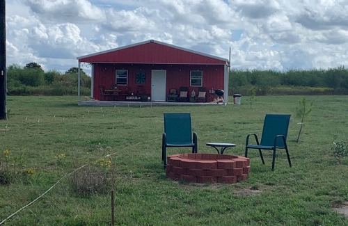 Carmine Cottage | Cute cottage just 5 minutes from Round Top!