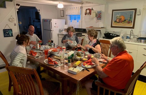 Old Orchard Beach Cottage | Cute cottage only a 10 min walk to the beach.