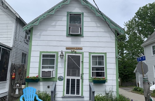 Old Orchard Beach Cottage | Cute cottage only a 10 min walk to the beach.
