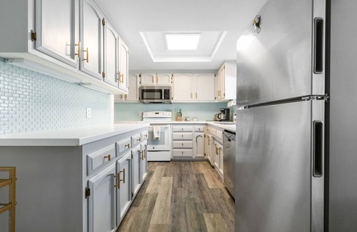 Cayucos House | Cute & Cozy Cayucos Bungalow Near Beach and Downtown
