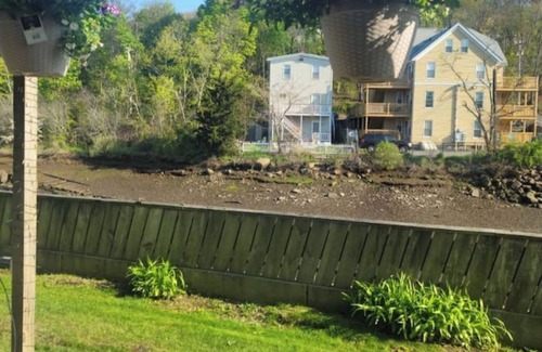 Braintree Apartment | Cute, Cozy & Fully Equipped Apt. in Braintree MA