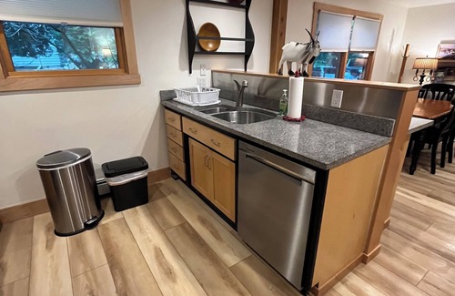 Egg Harbor Cottage | Cute Door County Cottage minutes from beach and Downtown Egg Harbor!