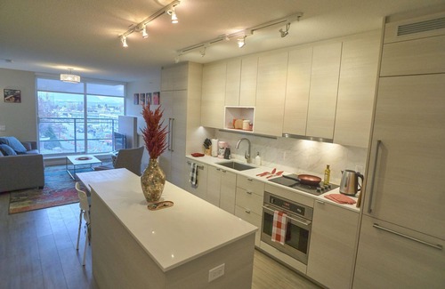 Surrey Condo | Cute Fully Furnished 1bed/1ba utilities internet included. Book for 3+ months