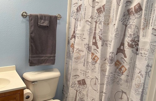 Longtown House | Cute house close to Eufaula Lake! Room to park a boat!