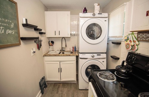 Columbus Apartment | Cute Little Lake Bottom Cottage Apartment