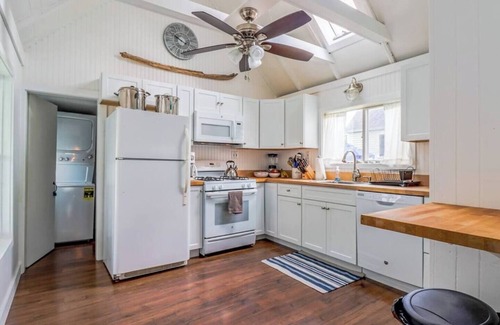 York Beach Cottage | Cute Maine Cottage, Steps from Short Sands Beach!