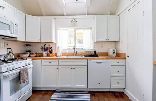York Beach Cottage | Cute Maine Cottage, Steps from Short Sands Beach!