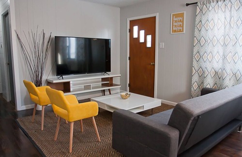 West Lafayette Cottage | ‼️Cute Modern Cottage 3 min from Purdue Campus! ‼️