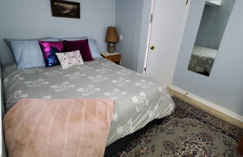 Brock Cottage | Cute one bedroom Boathouse , amazing location and views right on lake Simcoe