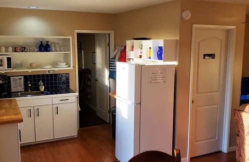 Pauwela Apartment | Cute, Private & Tranquil Hideaway, Ocean Views. Near Hana Hwy. A/C.