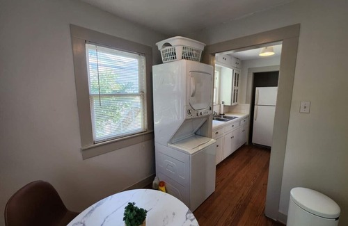 Woodland Heights House | Cute & Quiet Garage Apt Home