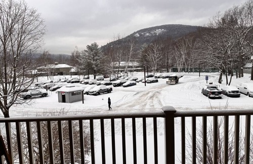 Lincoln Condo | Cute Resort Studio Apt with Pool, hot tub at Loon
